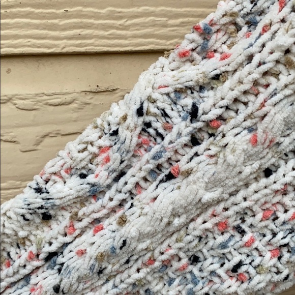 Cropped White & Speckled Soft Knit Sweater - Picture 6 of 13